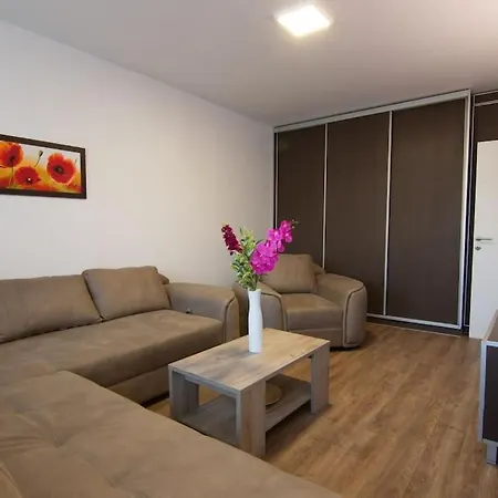 Sava Centar-arena, Ema 公寓